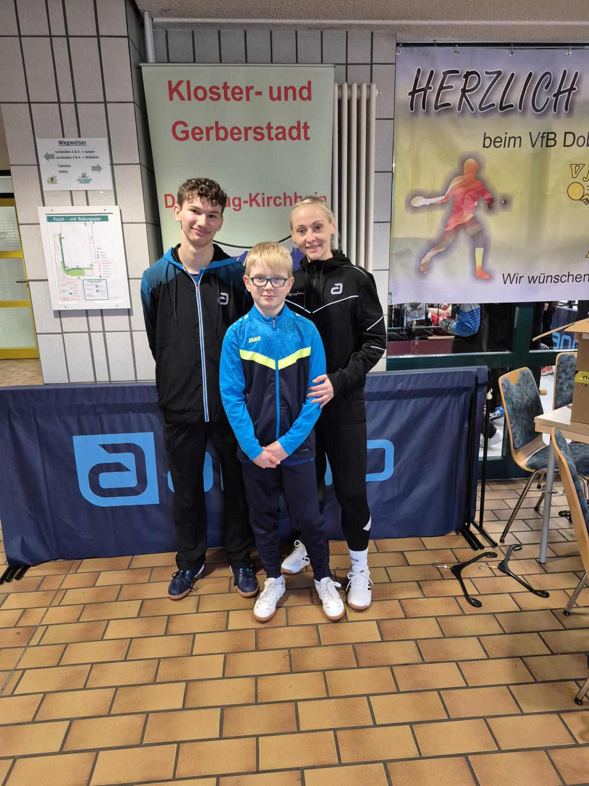 Deb&uuml;tant Lean in Begleitung vom Trainerteam Jenny und Tim