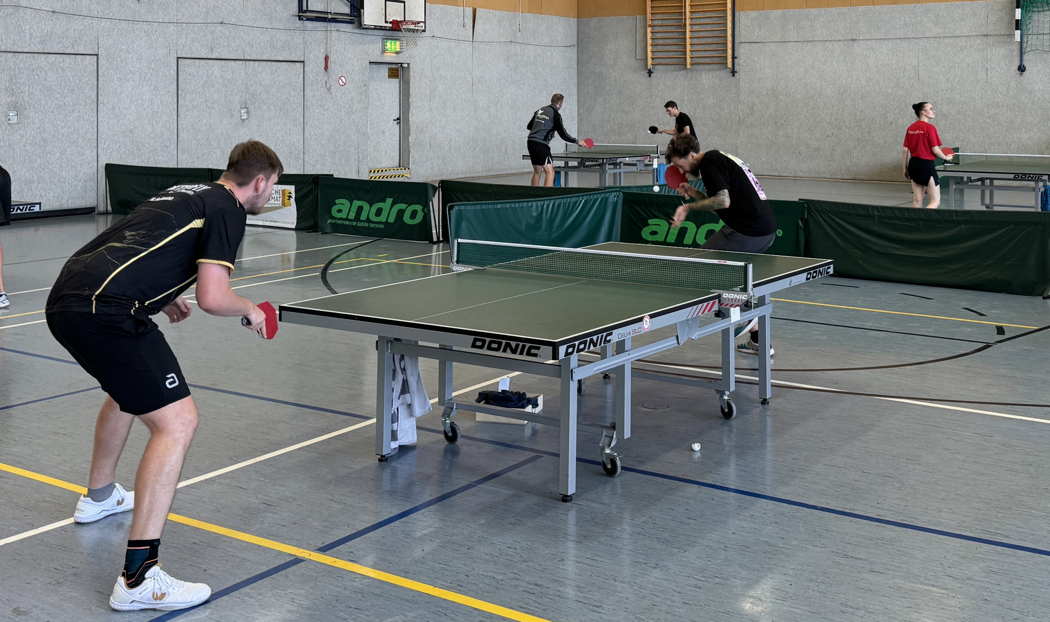 Steffen (rechts) im Spiel um den Gruppensieg gegen Marvin Hoffmann