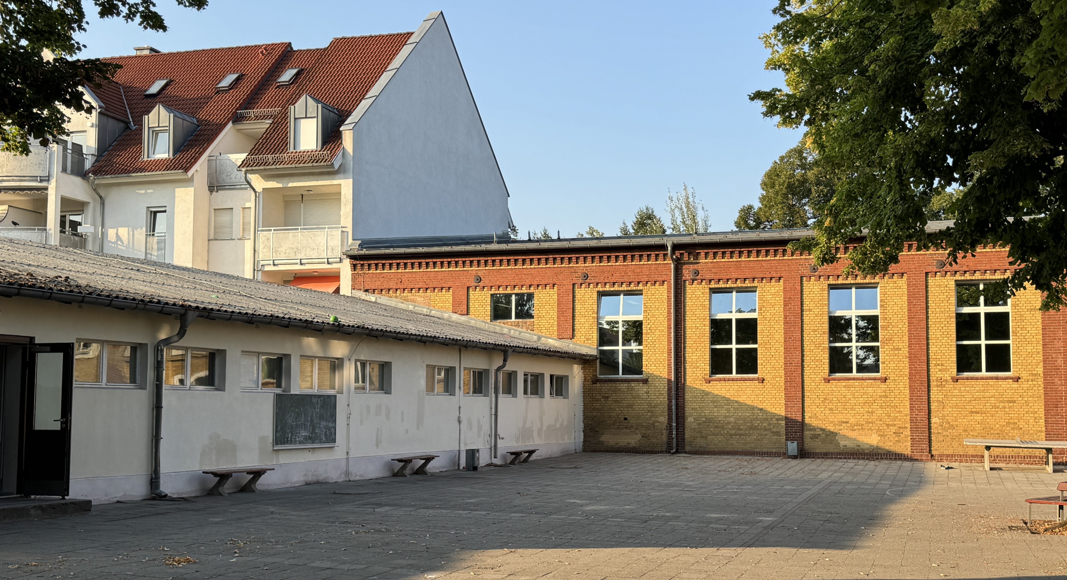 Au&szlig;enansicht Turnhalle "Frankenstra&szlig;e"